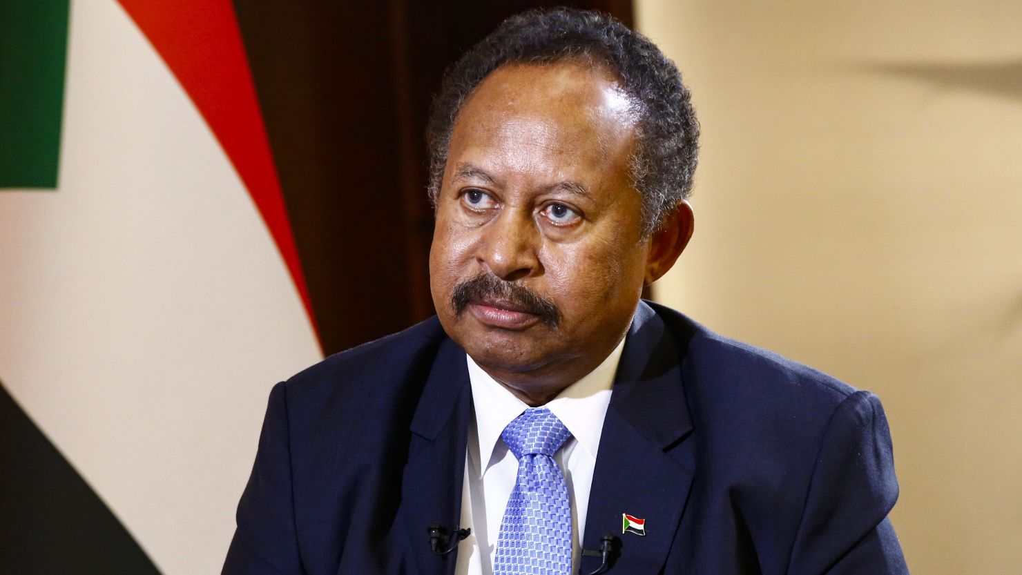 حمدوك يطالب ” البرهان وحميدتي ” بوقف القتال وتهيئة المناخ لعملية سلام جادة