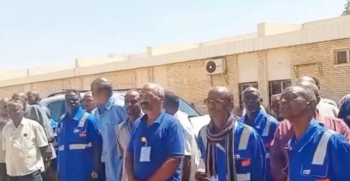 موظفو مطارات السودان ينظمون وقفة احتجاجية للمطالبة باستحقاقاتهم المتأخرة منذ (3) أعوام
