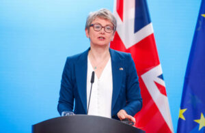 وزيرة الخارجية البريطانية تدعو المجتمع الدولي لوقف توريد الأسلحة للسودان      