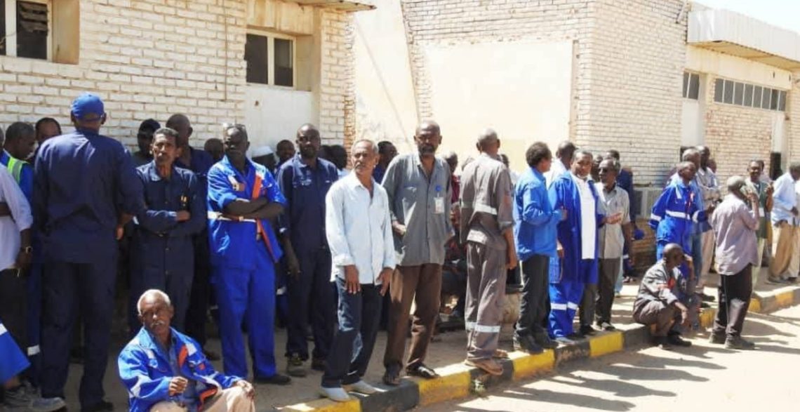 موظفو شركة المطارات السودانية يجددون احتجاجهم للمطالبة بمتأخرات الرواتب