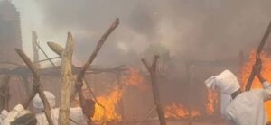 حرائق واسعة تدمر سوقًا للتعدين ومنازل للنازحين في جنوب دارفور