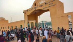 شلل في معبر أرقين بعد إضراب سائقي الباصات احتجاجاً على الرسوم