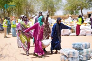 إغاثة عاجلة: توزيع 100 طن من المواد الغذائية على 3000 أسرة نازحة في “بروش” بشمال دارفور