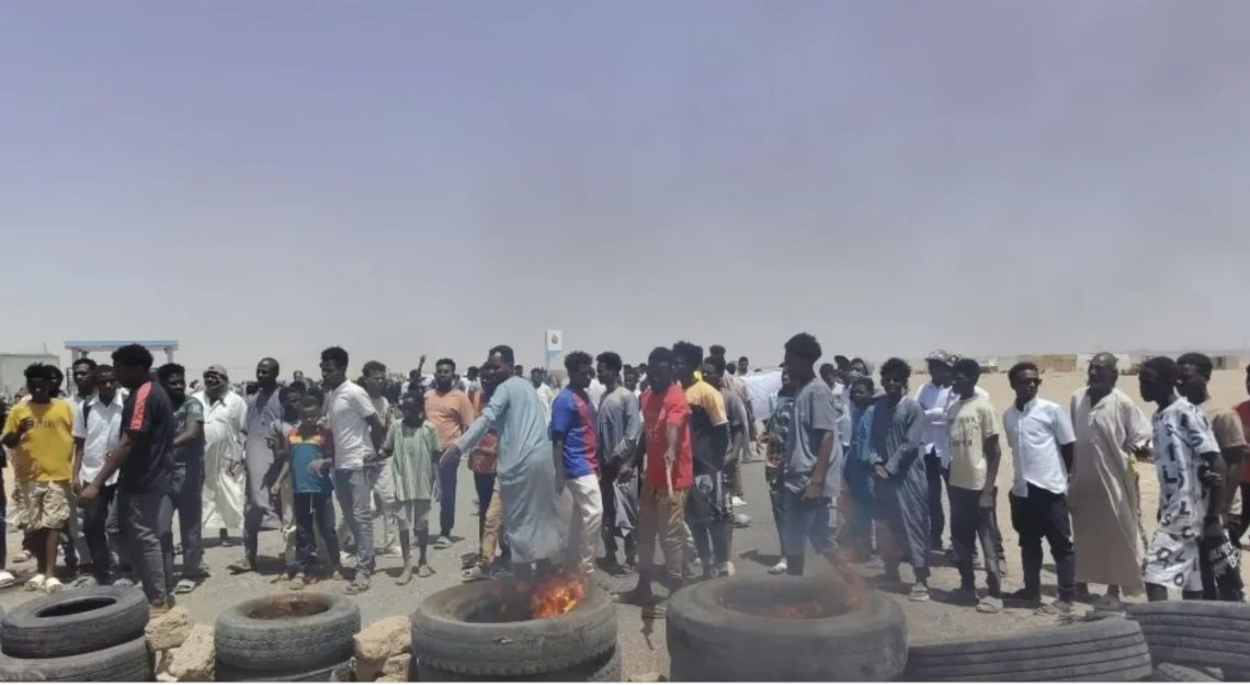 تجدد الاحتجاجات  في عبري بسبب انقطاع الكهرباء وتدهور الخدمات