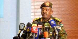 الجيش السوداني يتهم إثيوبيا والإمارات بالضلوع في هجوم مطار الخرطوم ويؤكد احتفاظه بحق الرد