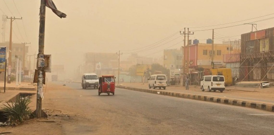 الشرطة توقف 3 متهمين بسرقة 7 ملايين جنيه من صيدلي بسوق ليبيا في أم درمان