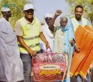الوكالة السودانية تُقدم 770 سلة غذائية للأسر النازحة والمتأثرة بالحرب في وسط دارفور  